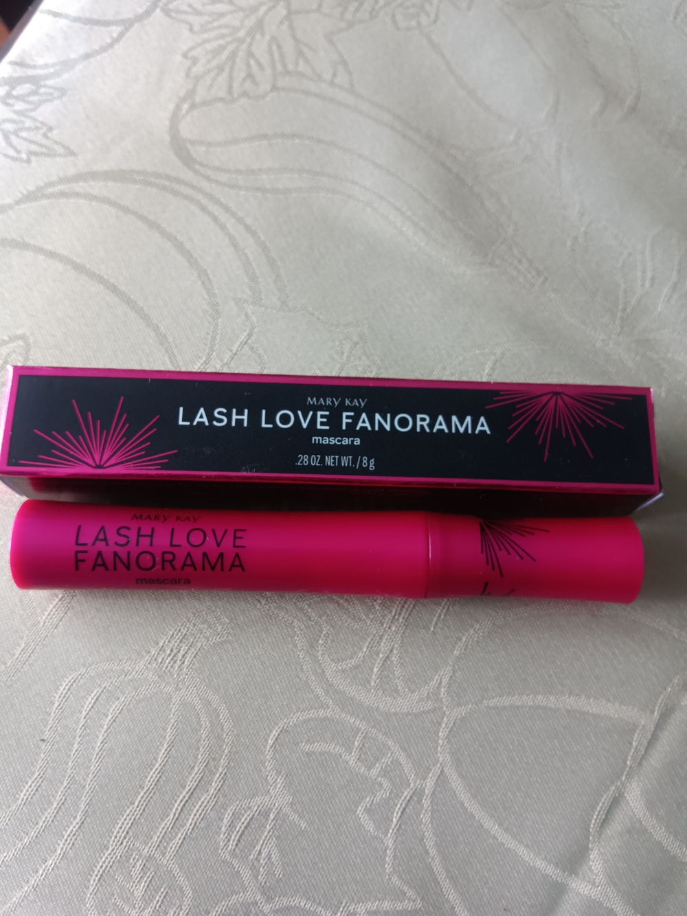 Mary Kay Lash Love Fanorama Mascara — Hot Pink Tube